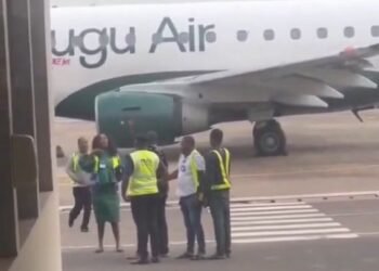 Video Shows Passenger Forcibly Evicted From Enugu Air Flight