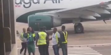 Video Shows Passenger Forcibly Evicted From Enugu Air Flight