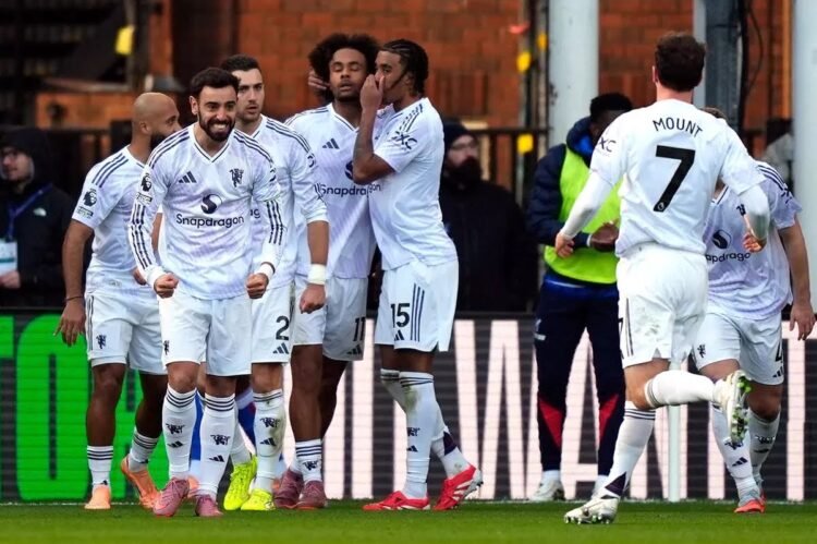 Manchester United Come From Behind To Beat Crystal Palace 2-1 With Zirkzee And Mount Goals