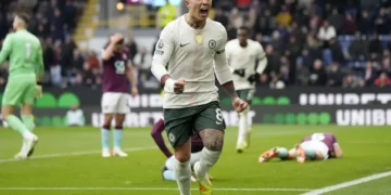 Chelsea Beat Burnley 2-0 With Neto And Fernandez Goals To Move Second In Premier League