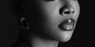 “You Are Mad” – Toke Makinwa Claps Back At Troll Criticizing Women For Dating And Motherhood Choices