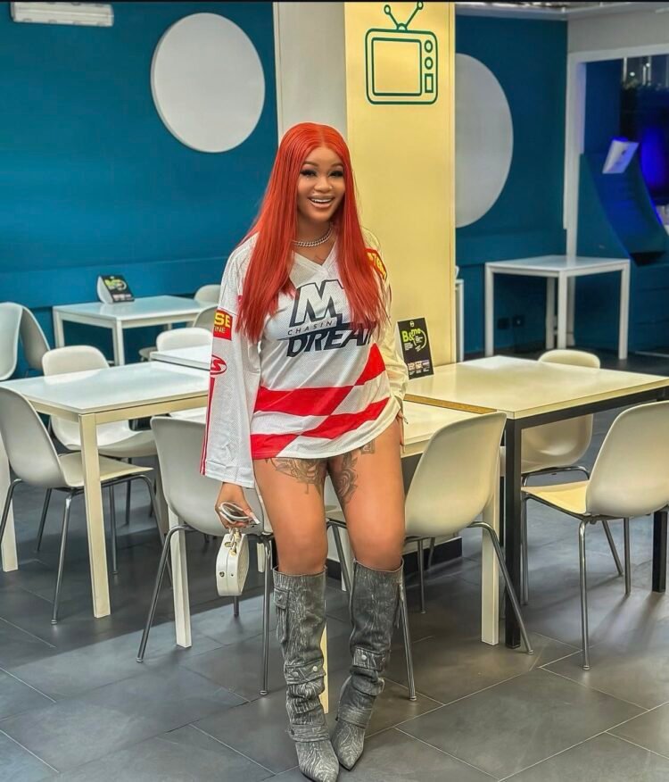 Influencer Barbiecue Dies After Falling While Helping Woman With Baby Carrier