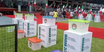 PDP Leaders Receive Flags As National Convention Kicks Off In Ibadan