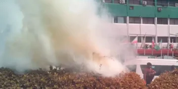 Tear Gas Scare At PDP Headquarters Sends Politicians, Journalists Running (PHOTOS)