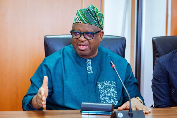 Muftwang’s Defection Takes APC Governors to 26