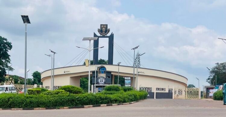 OAU Unveils Seven-Foot Bronze Statue of Chief Obafemi Awolowo (PHOTOS)