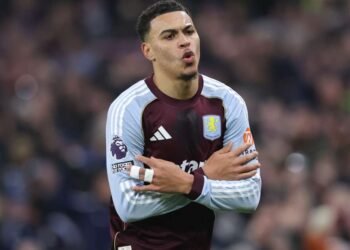 Aston Villa Beat Manchester United 2-1 To Close Gap On Arsenal