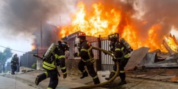 18 Killed as Wildfires Devastate Southern Chile, 50,000 Evacuated