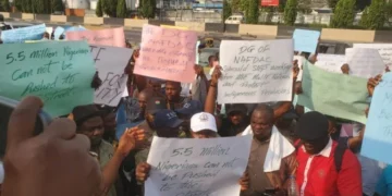 Distillers And Labour Unions Protest Sachet Alcohol Ban At NAFDAC Lagos Office
