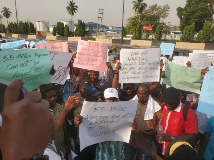 Distillers And Labour Unions Protest Sachet Alcohol Ban At NAFDAC Lagos Office