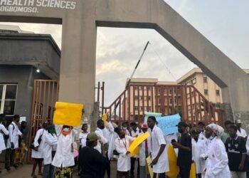 LAUTECH Students Block Gate Over Department Transfer