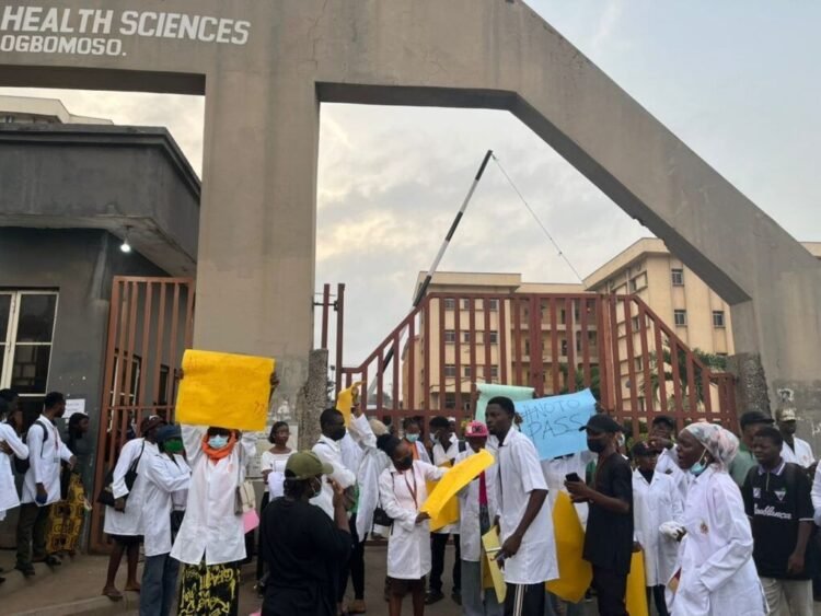 LAUTECH Students Block Gate Over Department Transfer