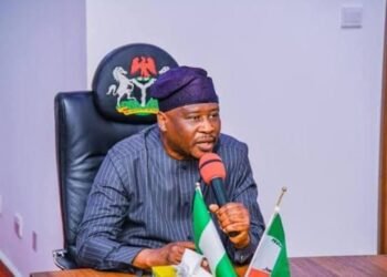 Fintiri Swears In New Commissioners 