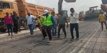 Umahi Commends Local Contractors On FG Projects 