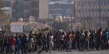 Nigeria Plans Evacuation As Attacks Rise In S’Africa