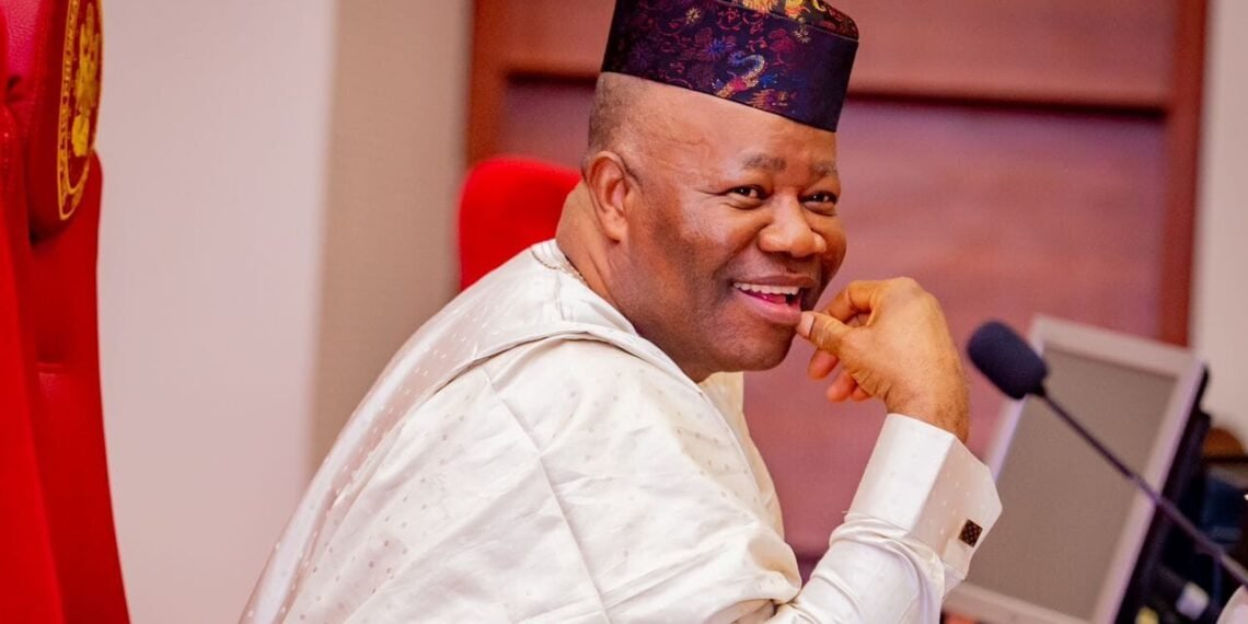 Akpabio Threatens Oshiomhole In Senate