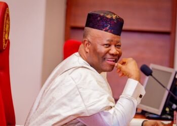 Akpabio Threatens Oshiomhole In Senate