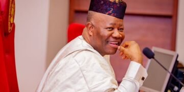 Akpabio Threatens Oshiomhole In Senate